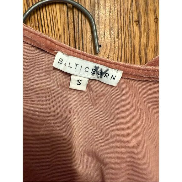 Baltic Born Pink Short Sleeve V-Neck Meghan Velvet Wrap Maxi Dress Small - Picture 4 of 8